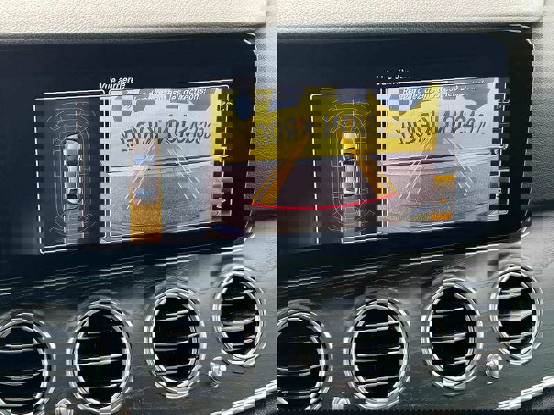 Image Mercedes-Benz 汃獡敳䔠䈠牥楬敮 200 2.0 184 Avantgarde Carplay Clim Bi-zone Caméra PA Sièges élec chauffants Bluetooth Toit ouvrant 